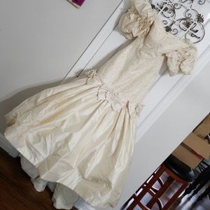 Vintage wedding dress